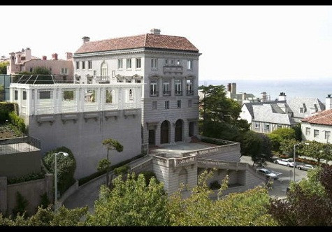 9. Broadway, San Francisco, California Tòa biệt thự này không phải là ở Ý. Được xây dựng theo phong cách thời phục hưng, thiết kế vào những năm 1920, có một phòng lớn và cầu thang quanh co lát đá cẩm thạch. Ngoài ra, phòng ốc còn được trang trí bởi đèn chùm tinh thể. Ước tính ngôi biệt thự này được đầu tư 38 triệu đô la để xây dựng. 9. Broadway, San Francisco, California Tòa biệt thự này không phải là ở Ý. Được xây dựng theo phong cách thời phục hưng, thiết kế vào những năm 1920, có một phòng lớn và cầu thang quanh co lát đá cẩm thạch. Ngoài ra, phòng ốc còn được trang trí bởi đèn chùm tinh thể. Ước tính ngôi biệt thự này được đầu tư 38 triệu đô la để xây dựng.