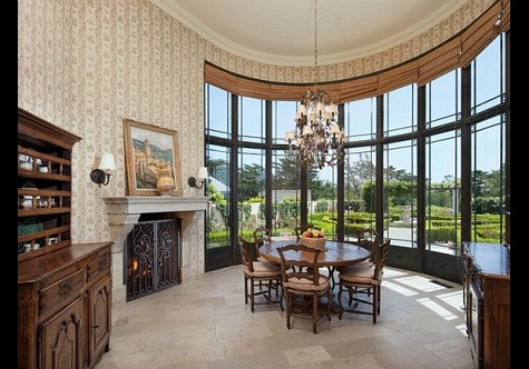 Nội thất khá đơn giản nhưng tiện nghi và tinh tế. Nội thất khá đơn giản nhưng tiện nghi và tinh tế.