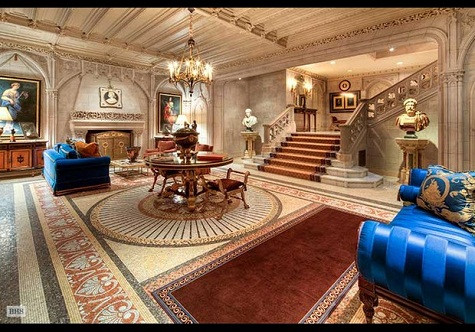 Gam màu chủ đạo là vàng và nâu Gam màu chủ đạo là vàng và nâu