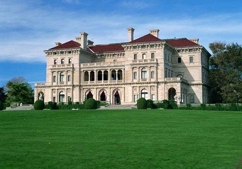 Dinh thự gồm 5 tầng đều có thể nhìn ra đại dương. Sảnh lớn với 6 cửa ra vào, một thư viện với trần nhà coffered và một phòng âm nhạc với khuôn trần nhà hình elip… Hiện nó trở thành viện bảo tàng cho du khách tham quan. Dinh thự gồm 5 tầng đều có thể nhìn ra đại dương. Sảnh lớn với 6 cửa ra vào, một thư viện với trần nhà coffered và một phòng âm nhạc với khuôn trần nhà hình elip… Hiện nó trở thành viện bảo tàng cho du khách tham quan.