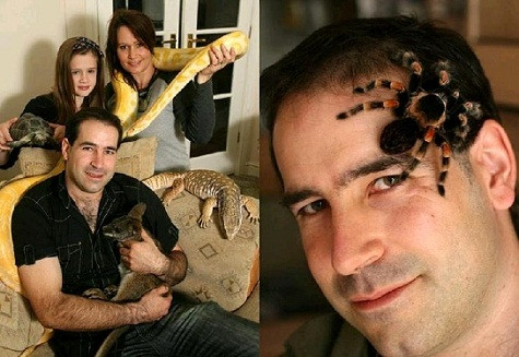 Gia đình Louth luôn là tâm điểm của sự chú ý khi đi dạo cùng chú gấu trúc Lottie. Trong khi, không gian của 5 căn phòng trong nhà đều bị các con vật cưng khác chiếm dụng. Anh chị Louth đang sống cùng ba đứa con, Curtis, 16 tuổi, Danielle, 14 tuổi và Keira, 11 tuổi, chia sẻ, ban đầu, chúng thường nghĩ bố mẹ thật điên rồ, nhưng đến giờ, bọn trẻ đã quen với việc chơi đùa với đám thú cưng. Gia đình Louth luôn là tâm điểm của sự chú ý khi đi dạo cùng chú gấu trúc Lottie. Trong khi, không gian của 5 căn phòng trong nhà đều bị các con vật cưng khác chiếm dụng. Anh chị Louth đang sống cùng ba đứa con, Curtis, 16 tuổi, Danielle, 14 tuổi và Keira, 11 tuổi, chia sẻ, ban đầu, chúng thường nghĩ bố mẹ thật điên rồ, nhưng đến giờ, bọn trẻ đã quen với việc chơi đùa với đám thú cưng.