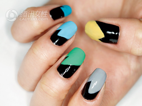 Tốt nhất là bạn nên chọn những màu trái ngược lại với màu đen như màu xanh, vàng, nâu...Chúc bạn thành công.