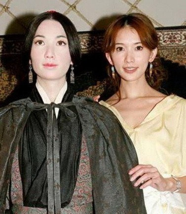 Lâm Chí Linh và "Nàng Tiểu Kiều" trong "Đại chiến Xích Bích". Lâm Chí Linh và "Nàng Tiểu Kiều" trong "Đại chiến Xích Bích".