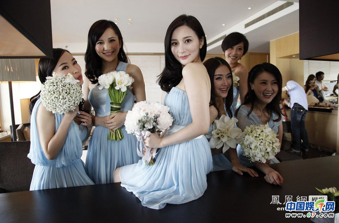 Những phù dâu xinh xắn không hề thua kém cô dâu.