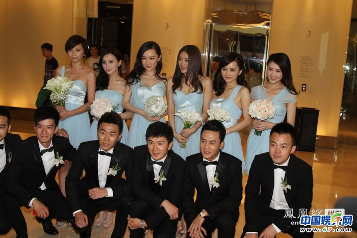 'Trai thanh gái lịch' cùng vẻ đẹp và sự nổi tiếng của họ khiến phù dâu, phù rể cũng thu hút không kém cô dâu chú rể.