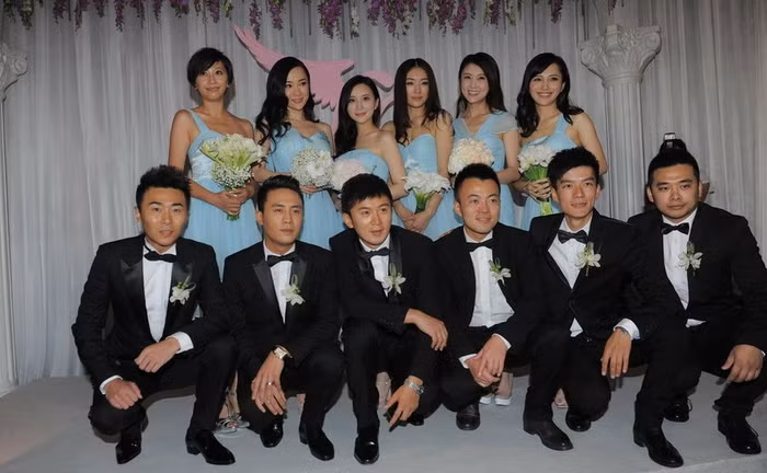 Dàn phù dâu phù rể xinh như mộng.