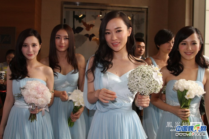 Người đẹp Hoắc Tư Yến nổi bật trong 6 phù dâu xinh xắn của cô dâu Lý Tiểu Lộ.