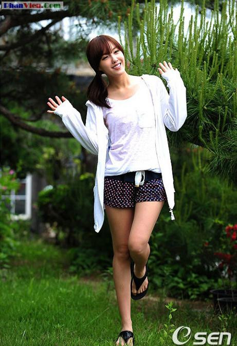 Ngày thường giản dị với quần soóc, áo phông, không quá cứng nhắc trong cách ăn mặc nên Hyomin luôn thể hiện được những phong cách thời trang nổi bật của mình.