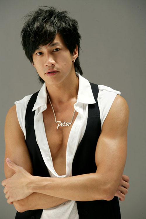 Chàng "Lương Sơn Bá" Hà Nhuận Đông vẫn có sức hút rất lớn với vị trí thứ 8 trong top 10. Chàng "Lương Sơn Bá" Hà Nhuận Đông vẫn có sức hút rất lớn với vị trí thứ 8 trong top 10.