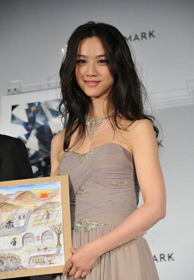 Sau "Sắc, Giới" Thang Duy vẫn duy trì cho mình hình ảnh điềm đạm và thanh lịch. Sau "Sắc, Giới" Thang Duy vẫn duy trì cho mình hình ảnh điềm đạm và thanh lịch.