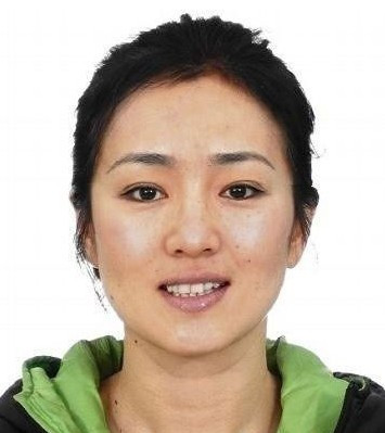 Ảnh hộ chiếu của Củng Lợi lại cho thấy một khuôn mặt vô cùng bình thường. Ảnh hộ chiếu của Củng Lợi lại cho thấy một khuôn mặt vô cùng bình thường.