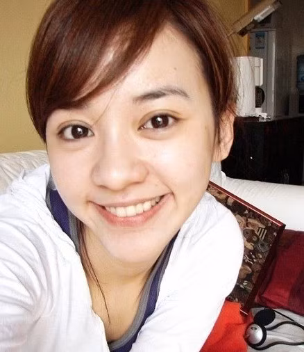 Trần Ý Hàm vẫn nhỏ nhắn dễ thương dù không son phấn.