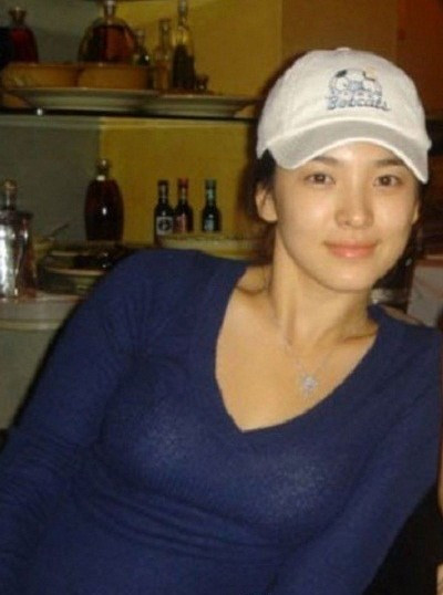 Vẻ đẹp tự nhiên của Song Hye Kyo khá chuẩn, nhưng có vẻ dáng người lại hơi béo. Vẻ đẹp tự nhiên của Song Hye Kyo khá chuẩn, nhưng có vẻ dáng người lại hơi béo.