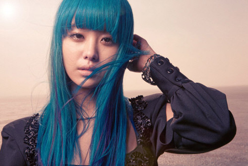Song Ji Eun trong nhóm Secret lại chuyển hướng sang màu xanh khiến mọi người sửng sốt. Song Ji Eun trong nhóm Secret lại chuyển hướng sang màu xanh khiến mọi người sửng sốt.