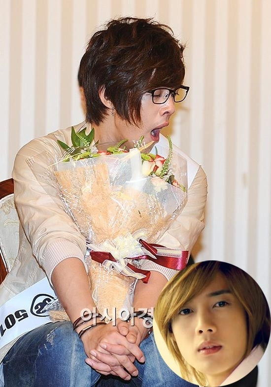 Kim Hyun Joong ngáp 'hồn nhiên'.