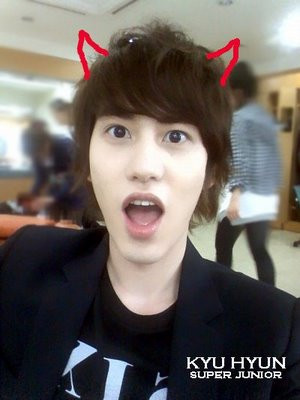 Thêm hai tai mèo với biểu cảm ngạc nhiên chưa?