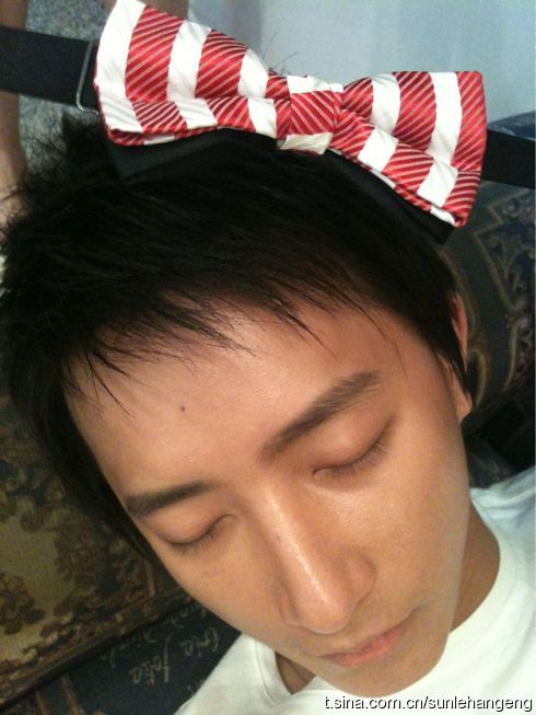 Hangeng điệu quá, ngủ mà cũng cài nơ.