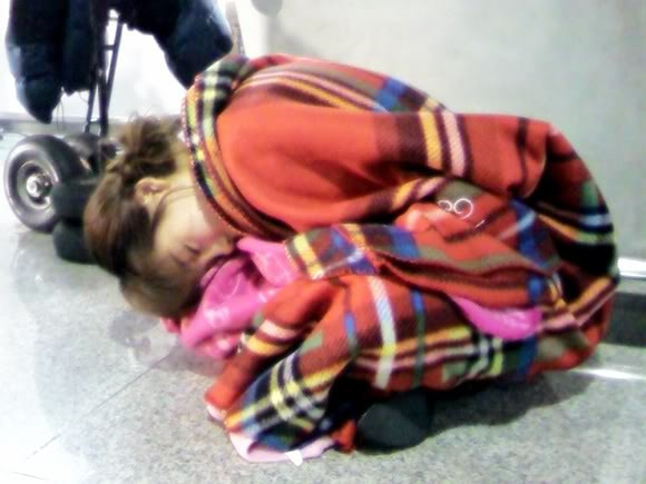 Nhóm trưởng xinh đẹp của SNSD cũng có kha khá những thói quen ngủ kỳ lạ như: nói chuyện, mộng du, hay ngủ mà mắt vẫn mở to, và kiểu đặc biệt kì lạ nhất, chính là ngủ trong tư thế yoga. Đây chắc chắn là kiểu ngủ không giống bất cứ ai.