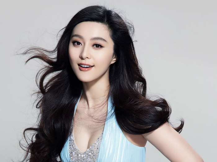 Khi đã sở hữu một khuôn mặt đẹp thì nụ cười của Phạm Băng Băng càng có thêm sức hút. Khi đã sở hữu một khuôn mặt đẹp thì nụ cười của Phạm Băng Băng càng có thêm sức hút.