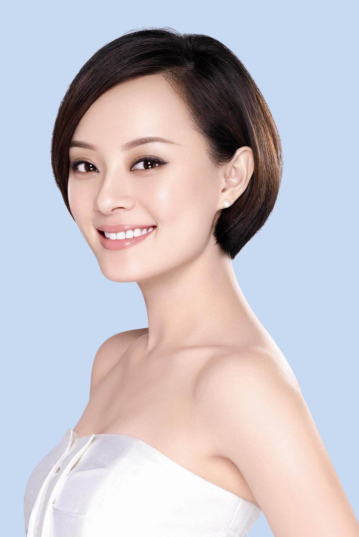 Tôn lệ sở hữu nụ cười rất tươi. Tôn lệ sở hữu nụ cười rất tươi.