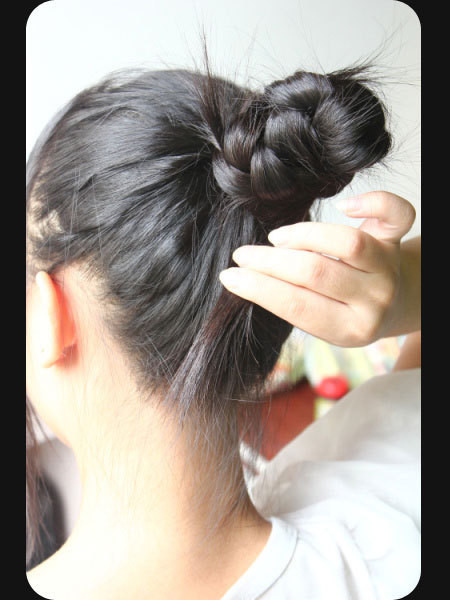 Quấn tết tóc quanh phần chân tóc.