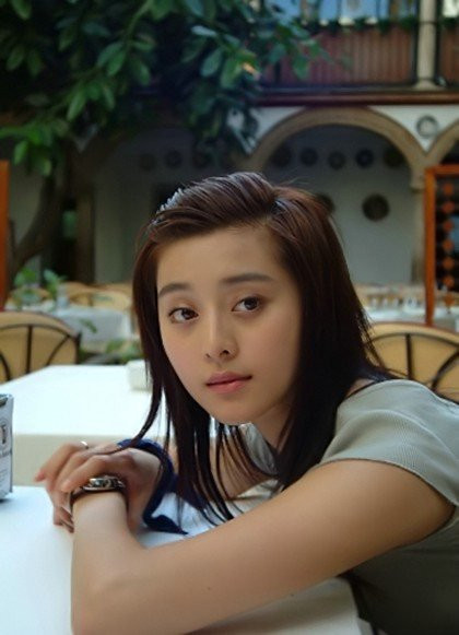 Cô Kim Tỏa ngày nào giờ đã là một đại minh tinh nổi tiếng khắp châu lục. Cô Kim Tỏa ngày nào giờ đã là một đại minh tinh nổi tiếng khắp châu lục.