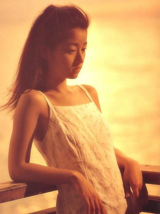 Một khuôn mặt đẹp nhưng luôn mang nét ưu sầu. Một khuôn mặt đẹp nhưng luôn mang nét ưu sầu.