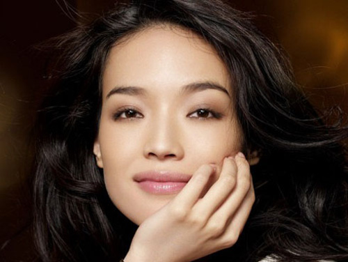 Một đôi môi đẹp còn phải hài hòa với tổng thể của khuôn mặt. Một đôi môi đẹp còn phải hài hòa với tổng thể của khuôn mặt.