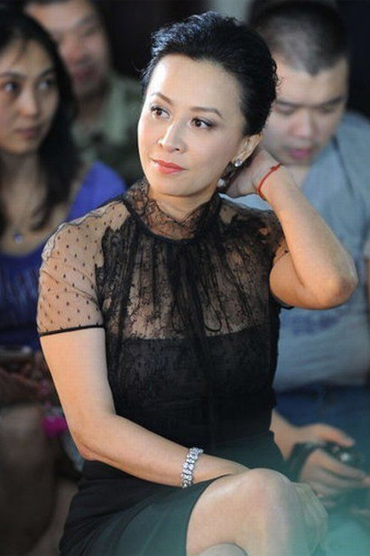 Phong cách xuyên thấu của Lưu Gia Linh rất đẹp và lịch sự. Phong cách xuyên thấu của Lưu Gia Linh rất đẹp và lịch sự.