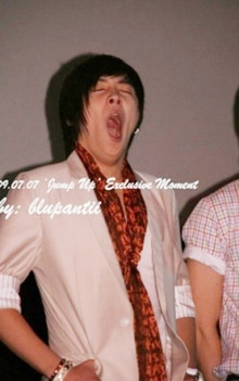 Và đây là cái ngáp trời đất điên đảo.