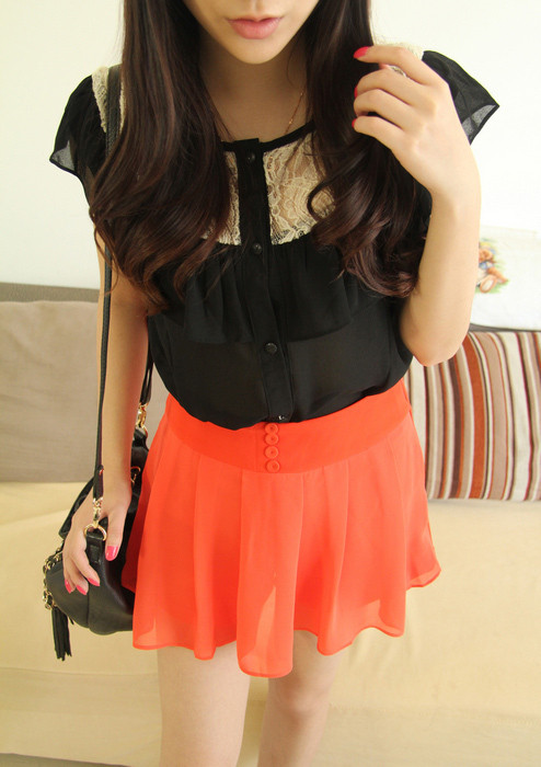 Đen cam phối hợp vô cùng nổi bật.