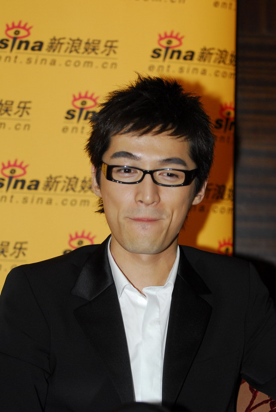 Hồ Ca đang ăn gì mà phải che giấu như thế?