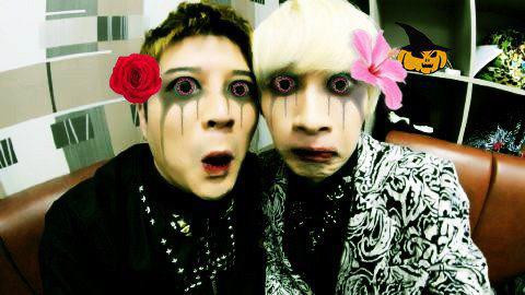 Hóa trang thành ma dọa người nhưng lại khiến hai anh chàng Shin Dong và Eun Hyuk trở nên đáng yêu hơn.