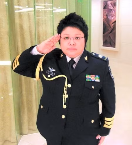 Hàn Hồng đã thực hiện một chiến dịch gọi là "hội từ thiện tình yêu Hàn Hồng - Bắc Kinh" để mong góp sức giúp đỡ cho rất nhiều người còn đang khó khăn.