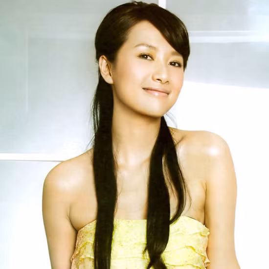 Từ Tịnh Lôi tập trung làm từ thiện về mảng văn hóa, lập quỹ từ thiện giúp đỡ trẻ em nghèo có hoàn cảnh khó khăn.