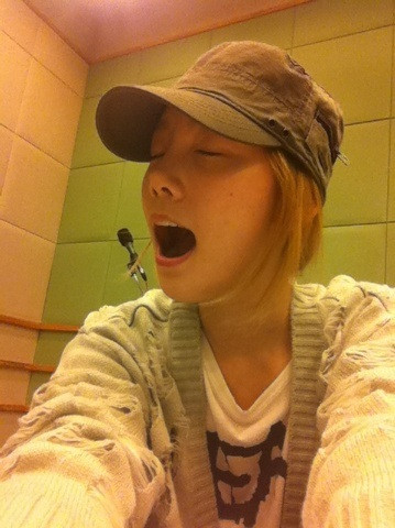 Leader Taeyeon của SNSD ngáp rất phong cách.