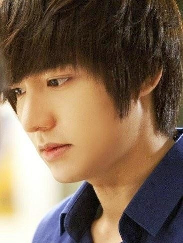 Anh chàng Lee Min Ho với bức ảnh chụp nghiêng đẹp trai hoàn hảo. Anh chàng Lee Min Ho với bức ảnh chụp nghiêng đẹp trai hoàn hảo.