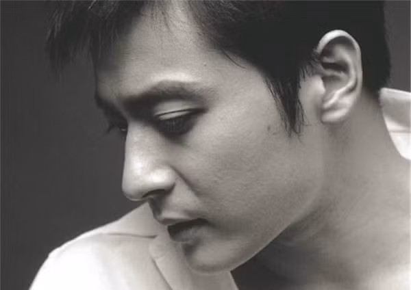 Jang Dong Gun sở hữu đôi môi cân xứng.