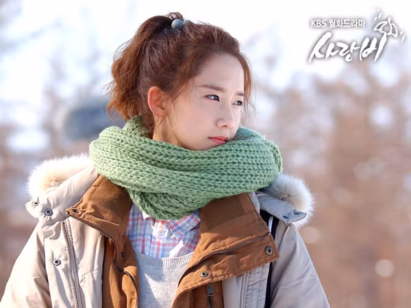 Tóc đuôi ngựa xoăn nhẹ của Yoona cũng rất đẹp và cá tính. Tóc đuôi ngựa xoăn nhẹ của Yoona cũng rất đẹp và cá tính.