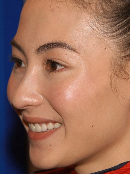 Có lẽ do trang điểm quá nhiều nên đa số lỗ chân lông trên da mặt của người đẹp đều rất to, Trương Bá Chi cũng không phải là ngoại lệ. Có lẽ do trang điểm quá nhiều nên đa số lỗ chân lông trên da mặt của người đẹp đều rất to, Trương Bá Chi cũng không phải là ngoại lệ.