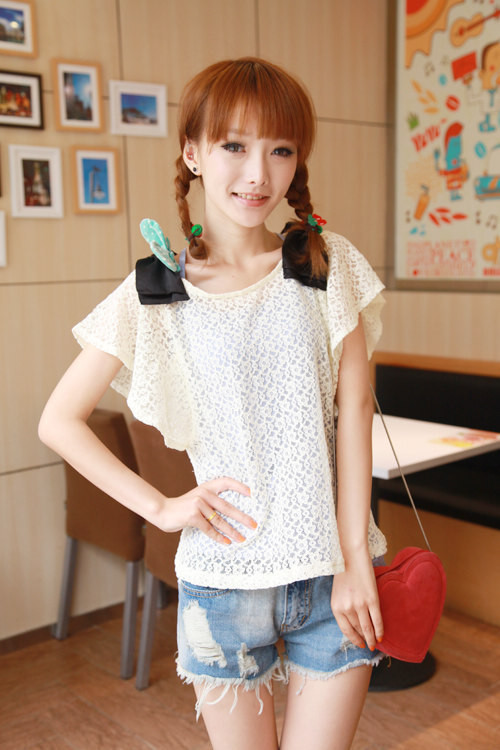 Áo cánh dơi và quần soóc, một phong cách năng động cho bạn gái. Áo cánh dơi và quần soóc, một phong cách năng động cho bạn gái.