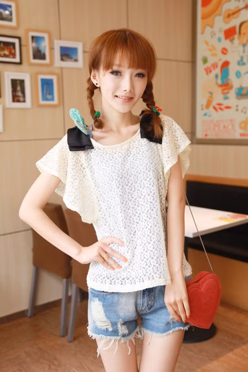 Áo cánh dơi và quần soóc, một phong cách năng động cho bạn gái.