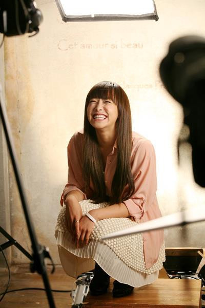 "Được mùa", cô nàng Victoria f(x) cười không thấy tổ quốc đâu. "Được mùa", cô nàng Victoria f(x) cười không thấy tổ quốc đâu.