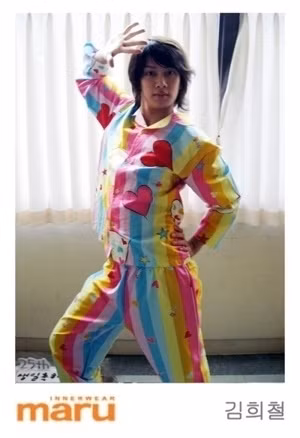 Heechul với thế đứng không thể nói nên lời.