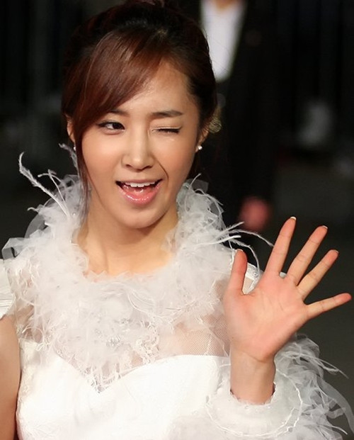 Yuri (SNSD) trông cute khác hẳn vẻ gợi cảm thường thấy. Yuri (SNSD) trông cute khác hẳn vẻ gợi cảm thường thấy.