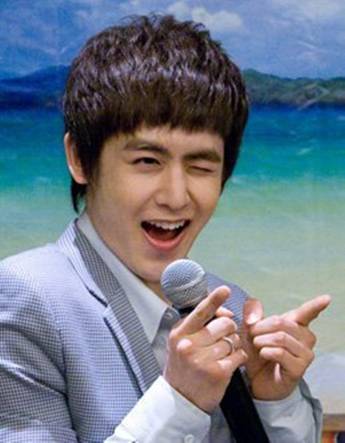 "Hoàng tử Thái" Nichkhun đang "đá lông nheo" với ai đó? "Hoàng tử Thái" Nichkhun đang "đá lông nheo" với ai đó?