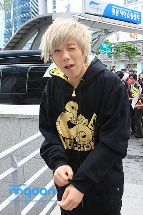 Không thấy cuốn hút đâu, chỉ thấy một Lee Hong Ki như còn ngái ngủ nhưng vẫn rất cute. Không thấy cuốn hút đâu, chỉ thấy một Lee Hong Ki như còn ngái ngủ nhưng vẫn rất cute.