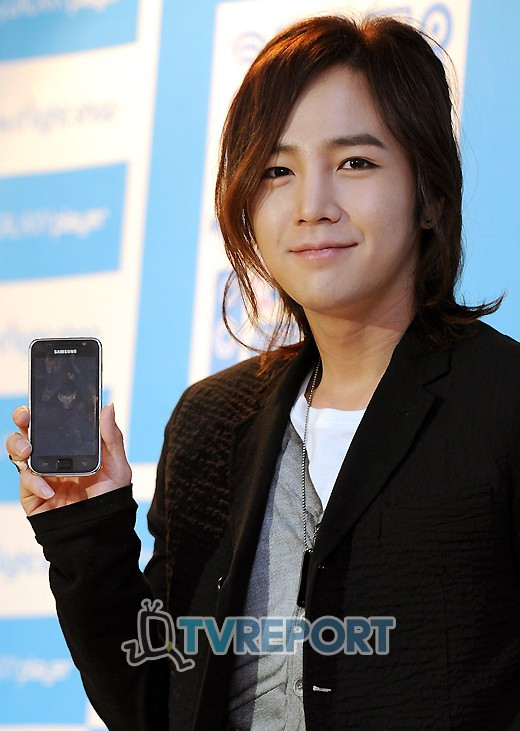 ...Rất giống với cánh mũi của Jang Geun Suk. Ngay cả đôi môi cũng thế. ...Rất giống với cánh mũi của Jang Geun Suk. Ngay cả đôi môi cũng thế.