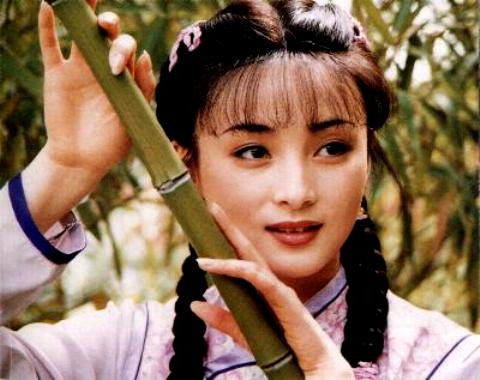 Tưởng Cần Cần là một trong những "hòn ngọc quý" mà Quỳnh Dao đã khám phá ra, mang lại cho nền điện ảnh nước nhà một diễn viên tài đức vẹn toàn.