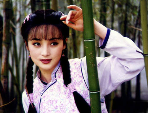 Nếu ai yêu thích tiểu thuyết của Quỳnh Dao và phim của bà thì chắc chắn không ai không biết đên Tưởng Cần Cần, hay với nghệ danh là Thủy Linh.